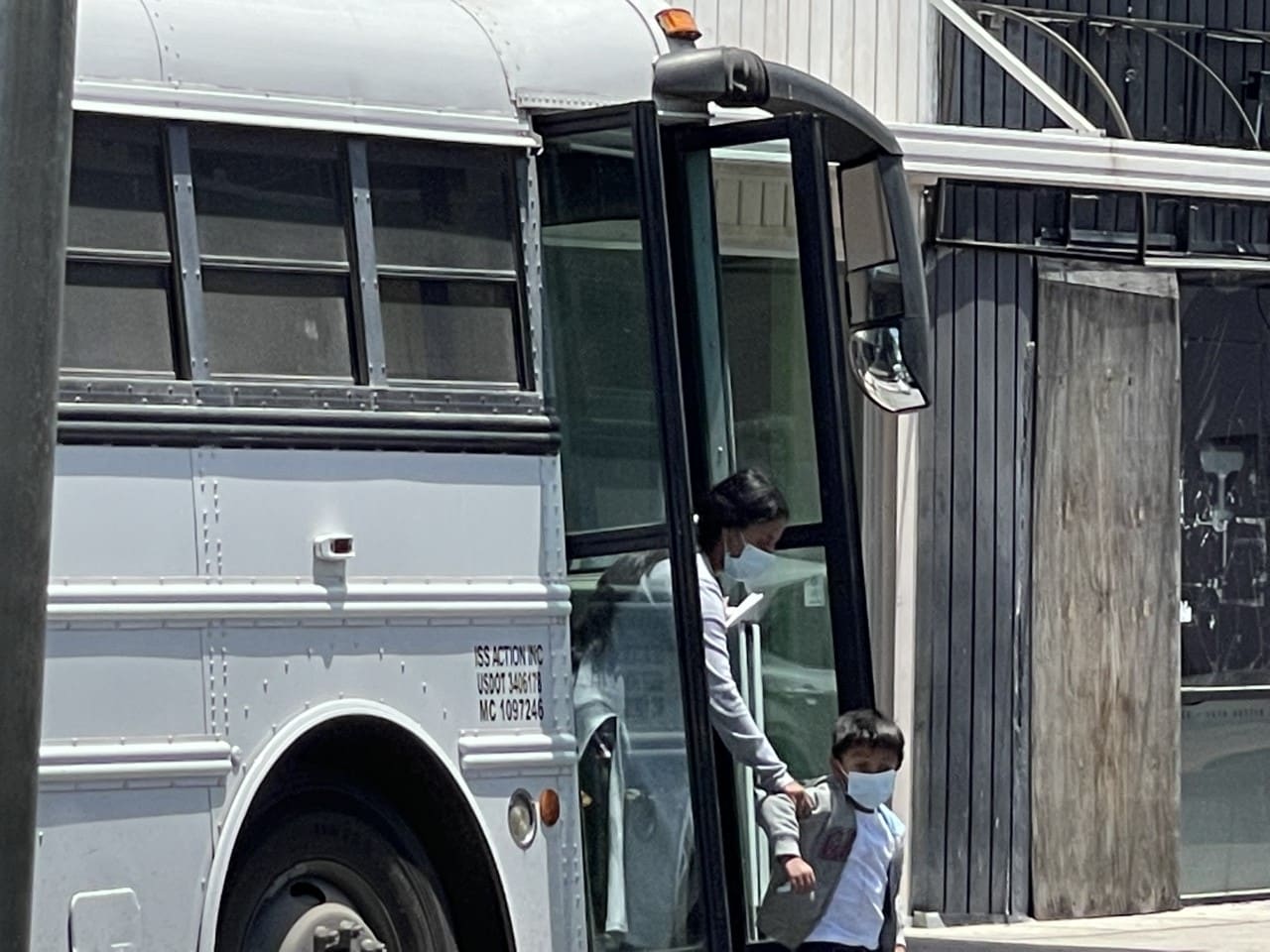 Laredo sending busloads of migrants to Austin and Houston with out screening for coronavirus